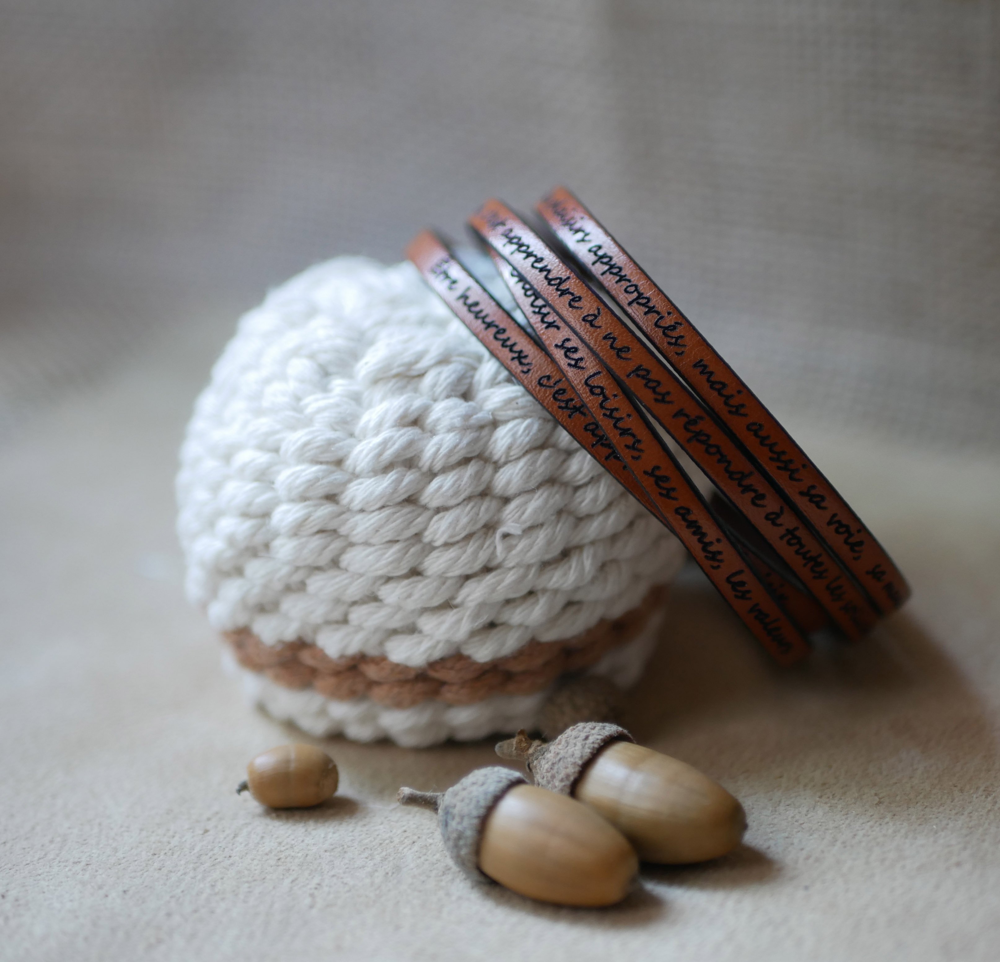 Pulseira de couro fino em 4 pulseiras personalizadas com grava&ccedil;&atilde;o