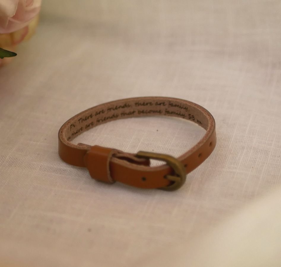 Pulseira de couro gravada de uma só vez para personalizar a criança adulta mista