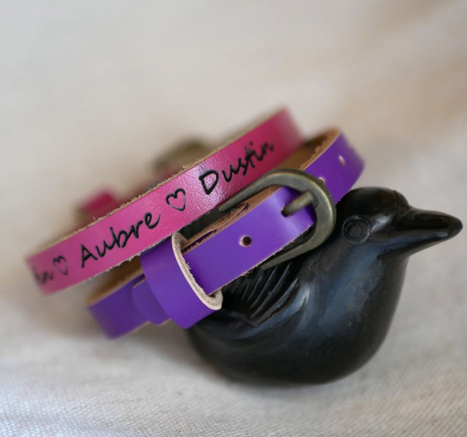 Pulseira de couro gravada de uma só vez para personalizar a criança adulta mista