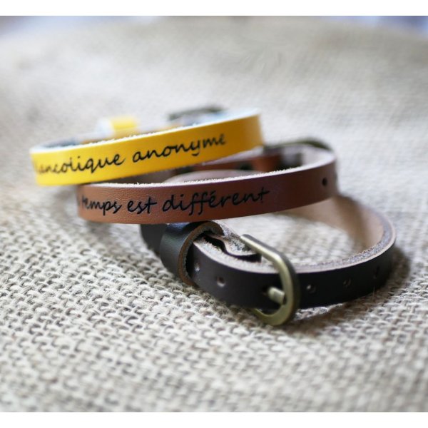 Pulseira de couro gravada de uma s&oacute; vez para personalizar a crian&ccedil;a adulta mista