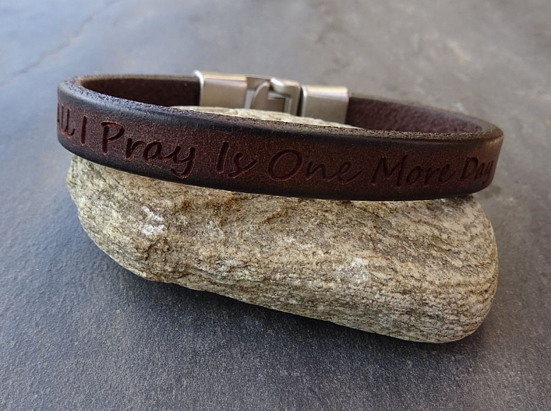 Bracelet cuir Homme grav&eacute; &agrave; personnaliser marron fonc&eacute;