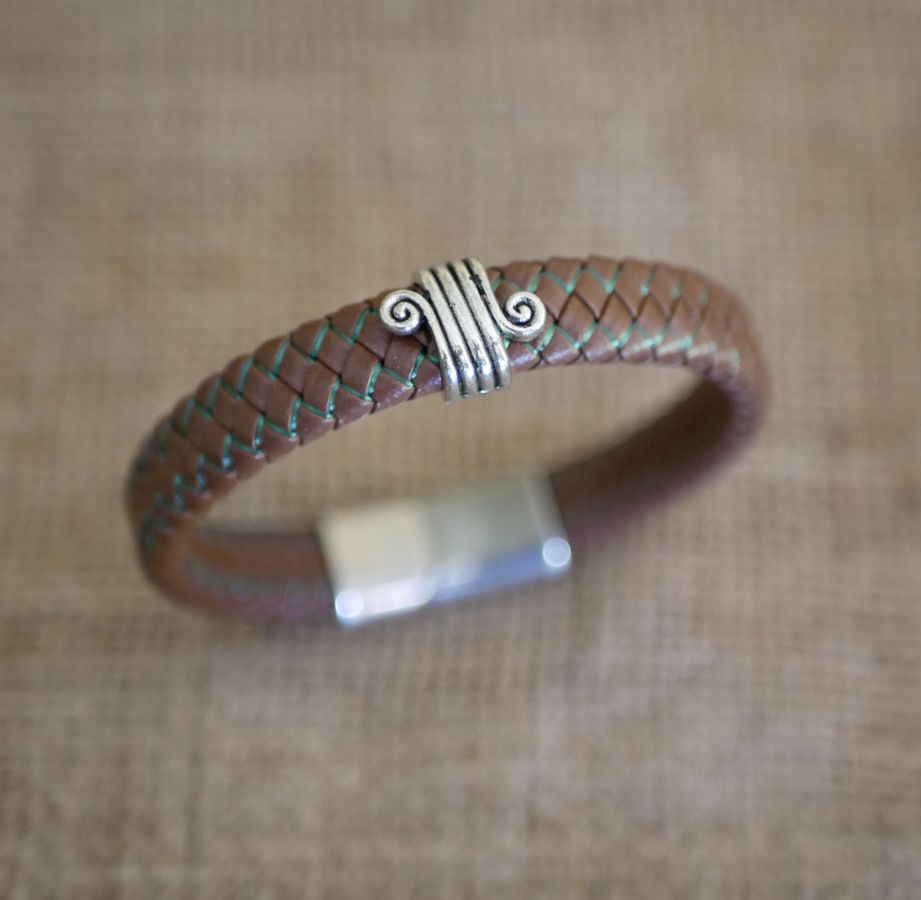Bracelete de couro castanho trançado homem fecho de aço escovado magnético