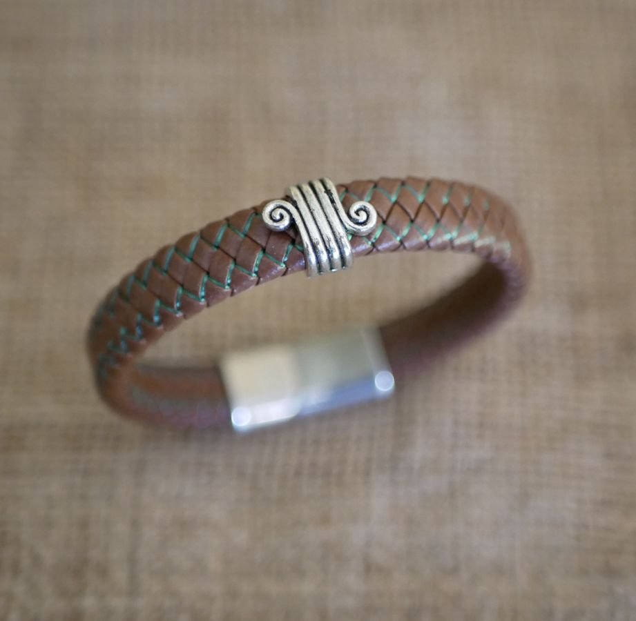 Bracelete de couro castanho trançado homem fecho de aço escovado magnético