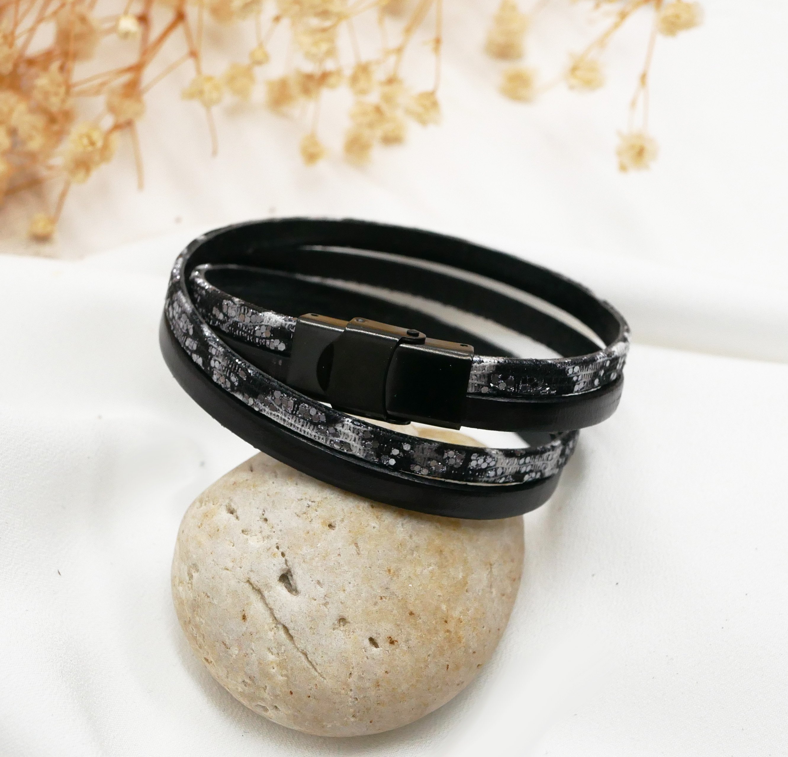 Bracelete em pele preta prateada com brilhantes para personalizar