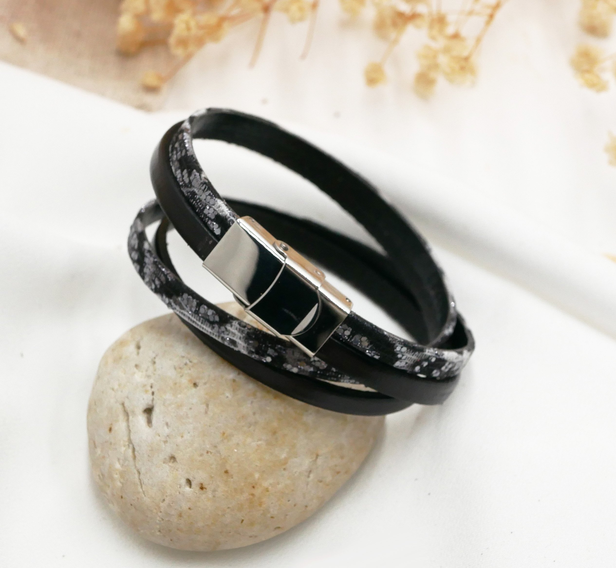 Bracelete em pele preta prateada com brilhantes para personalizar