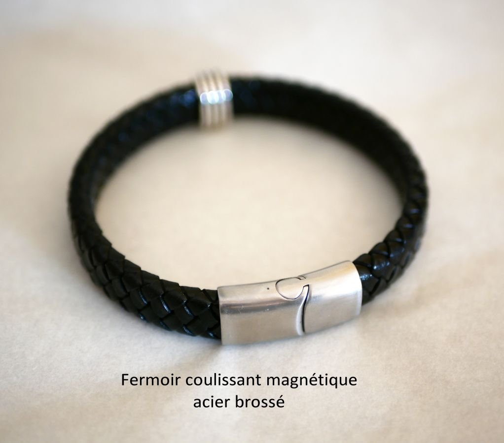 Bracelete de couro preto entrançado para homem com fecho de aço magnético e fecho de correr