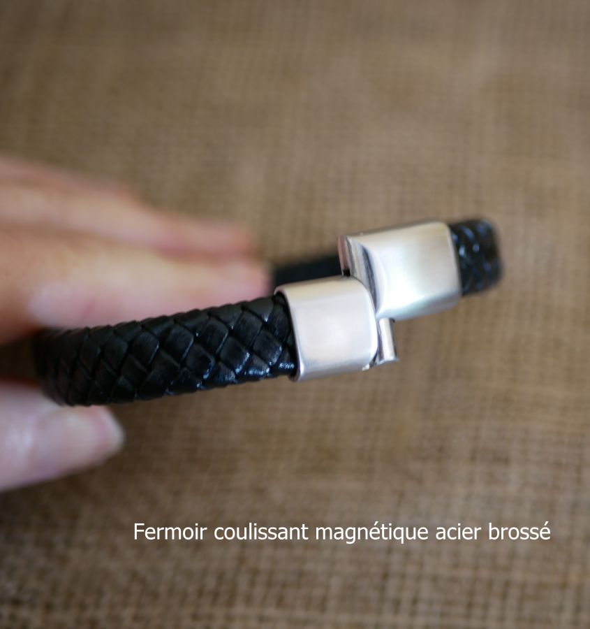 Bracelete de couro preto entrançado para homem com fecho de aço magnético e fecho de correr