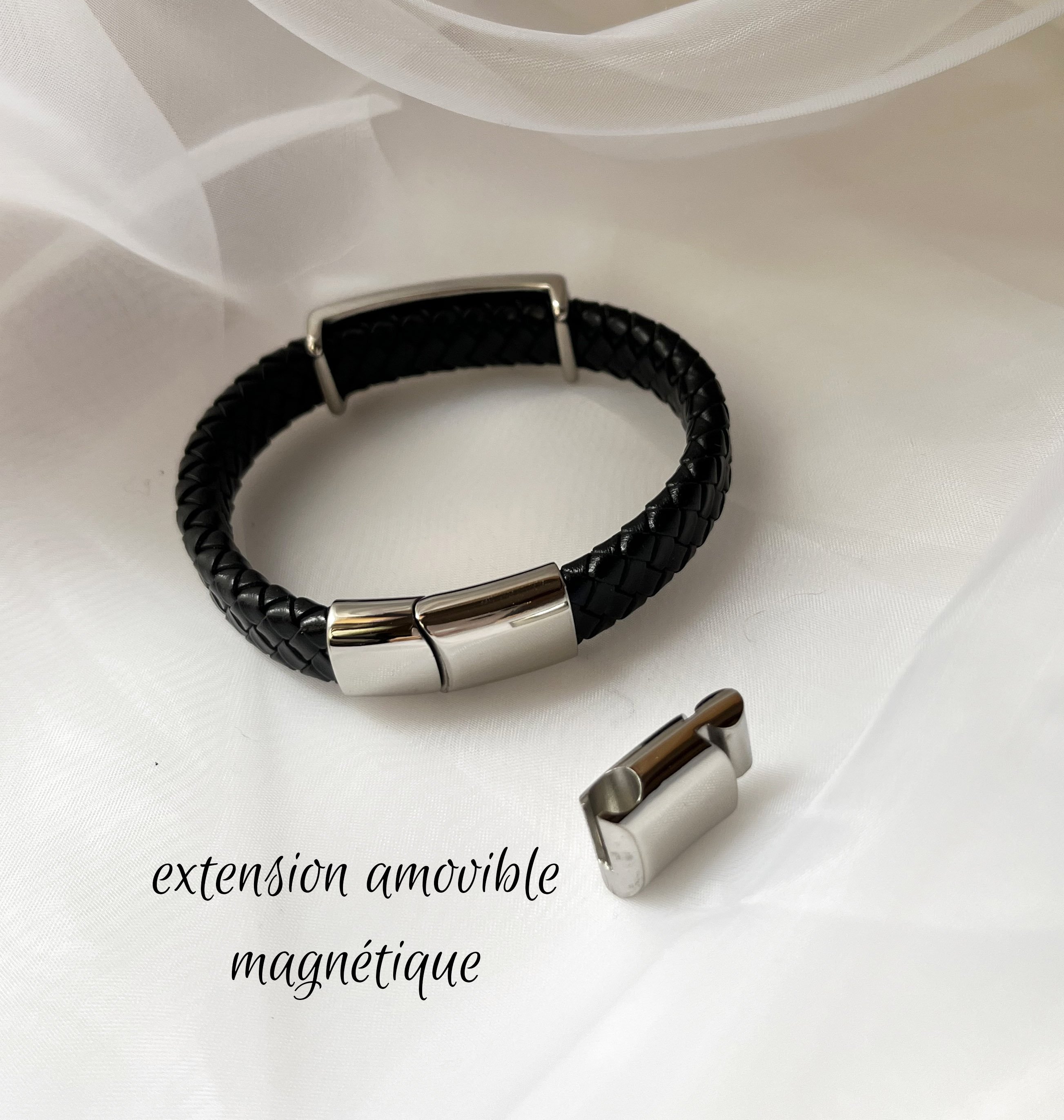 Bracelet homme cuir noir tress&eacute; d&eacute;cor croix stylis&eacute;e