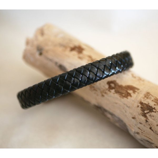 Bracelete de couro preto entran&ccedil;ado para homem com fecho de a&ccedil;o magn&eacute;tico e fecho de correr