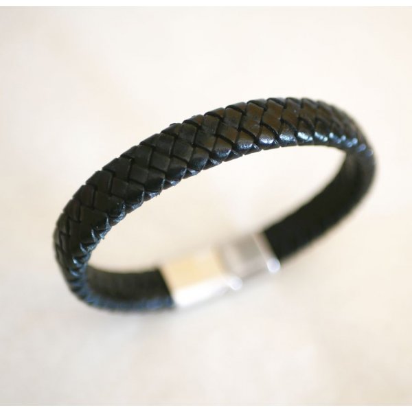 Bracelete de couro preto entran&ccedil;ado para homem com fecho de a&ccedil;o magn&eacute;tico e fecho de correr