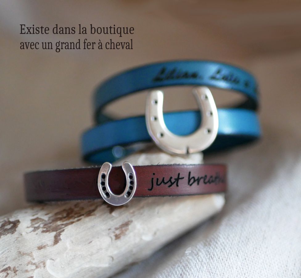 Pulseira de couro personalizada decorada com uma pequena Ferradura de Cavalo 
