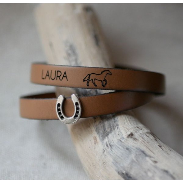 Pulseira de couro personalizada decorada com uma pequena Ferradura de Cavalo 