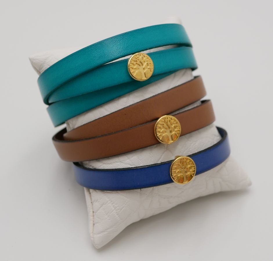 Pulseira de couro personalizada decorada com uma árvore dourada da vida 