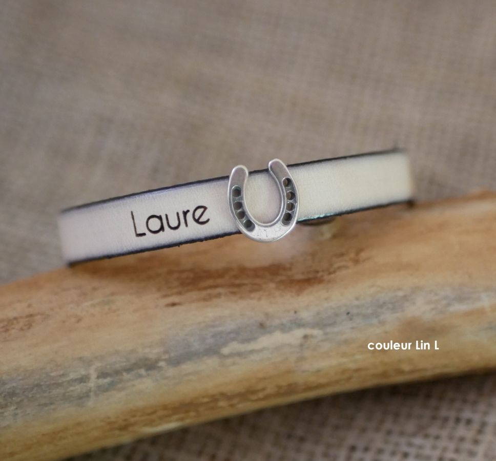 Pulseira de couro personalizada decorada com uma pequena Ferradura de Cavalo 