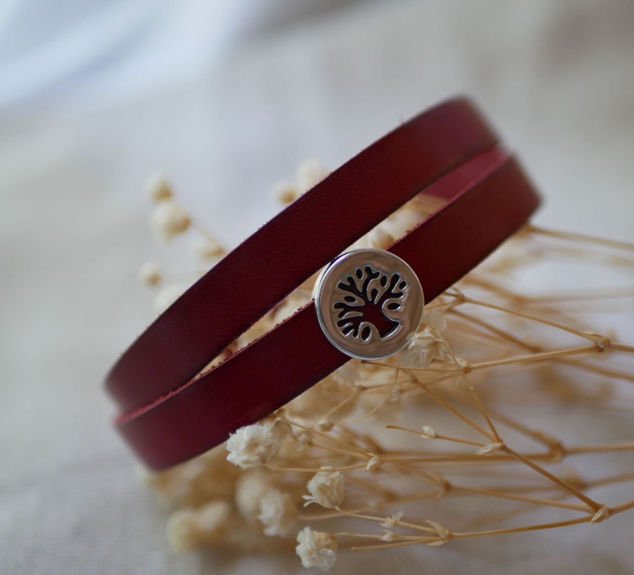 Pulseira de couro personalizada decorada com um cabochão da árvore da vida