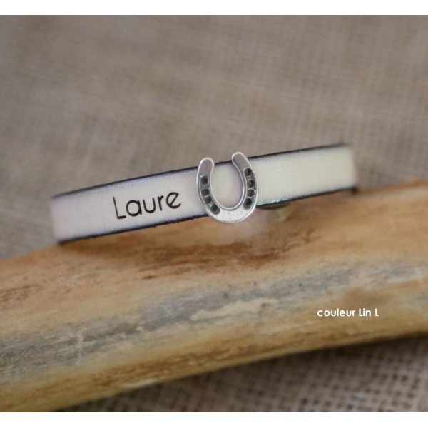 Pulseira de couro personalizada decorada com uma pequena Ferradura de Cavalo 