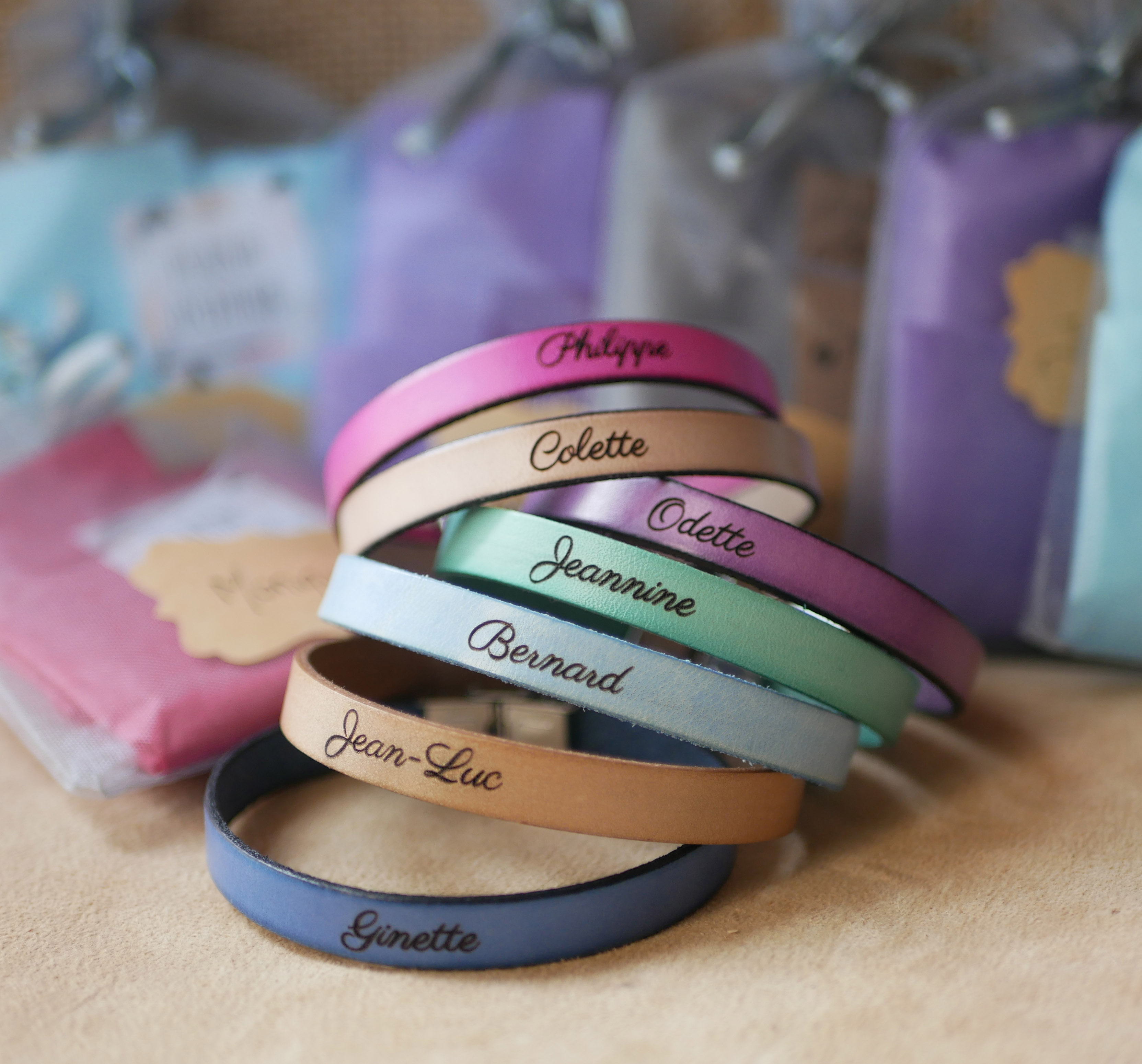 Pulseira personalizada de couro para homens ou mulheres gravada com nomes ou mensagem