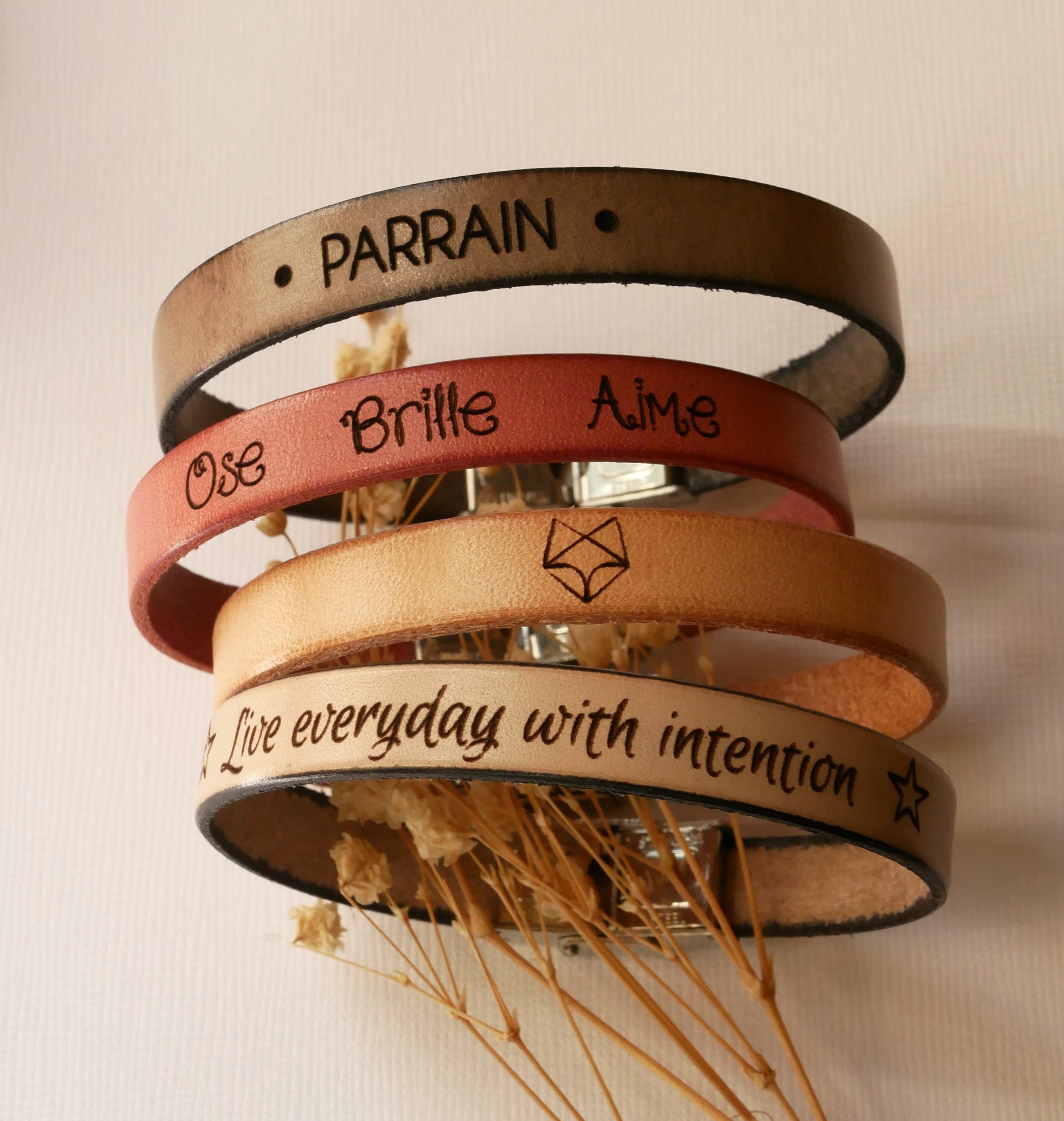 Pulseira personalizada de couro para homens ou mulheres gravada com nomes ou mensagem