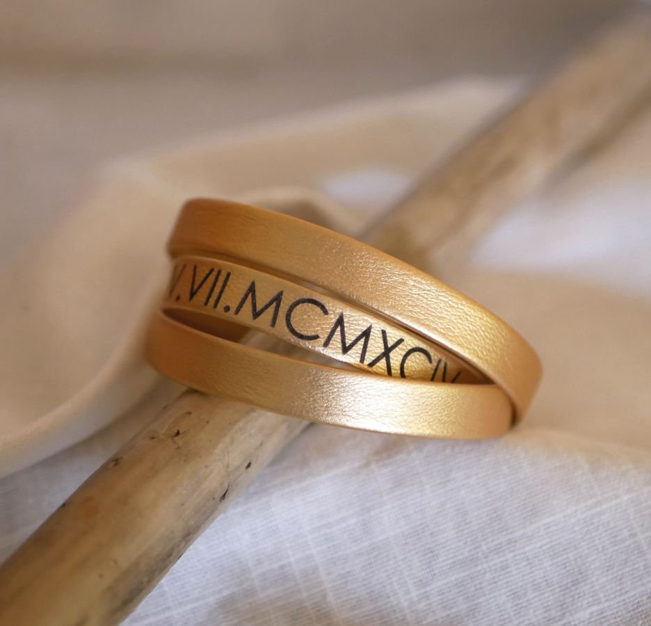 Pulseira de couro mulher tripla volta para personalizar a cor e a gravura 