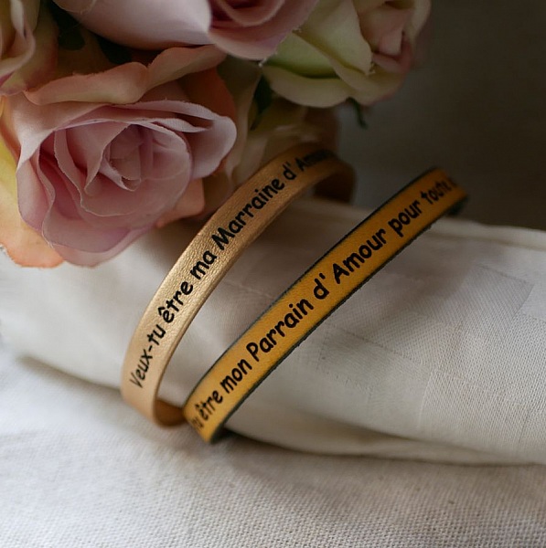 Pulseira em pele para ser personalizada atrav&eacute;s da grava&ccedil;&atilde;o de elegante fecho magn&eacute;tico