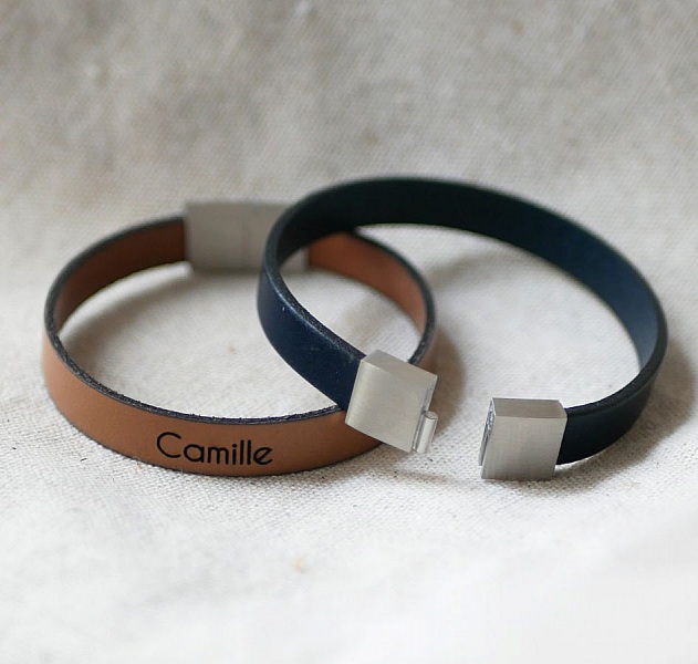 Pulseira em pele para ser personalizada atrav&eacute;s da grava&ccedil;&atilde;o de elegante fecho magn&eacute;tico