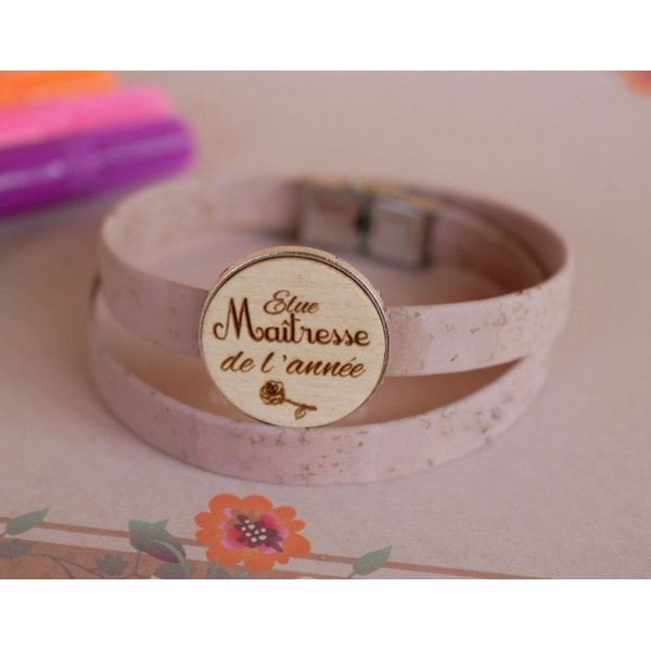 Pulseira dupla de couro com cabochon de madeira gravada para ser personalizada