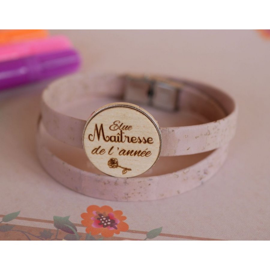 Pulseira dupla de couro com cabochon de madeira gravada para ser personalizada