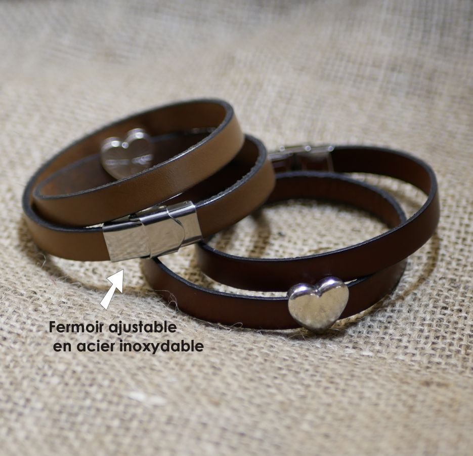 Pulseira dupla de couro com desenho de coração prateado, as suas palavras podem ser gravadas