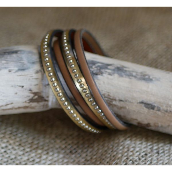 Correia de couro dourada gravada duplamente com contas de prata, personaliz&aacute;vel