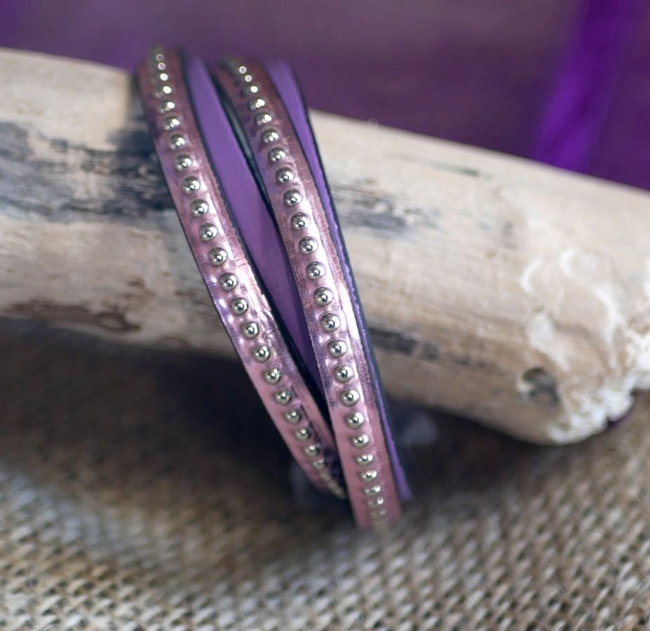 Pulseira personalizada de couro duplo com gravura rosa 