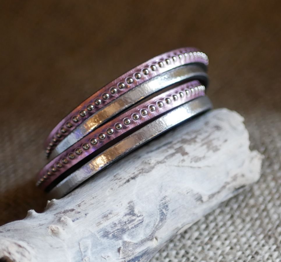Pulseira personalizada de couro duplo com gravura rosa 