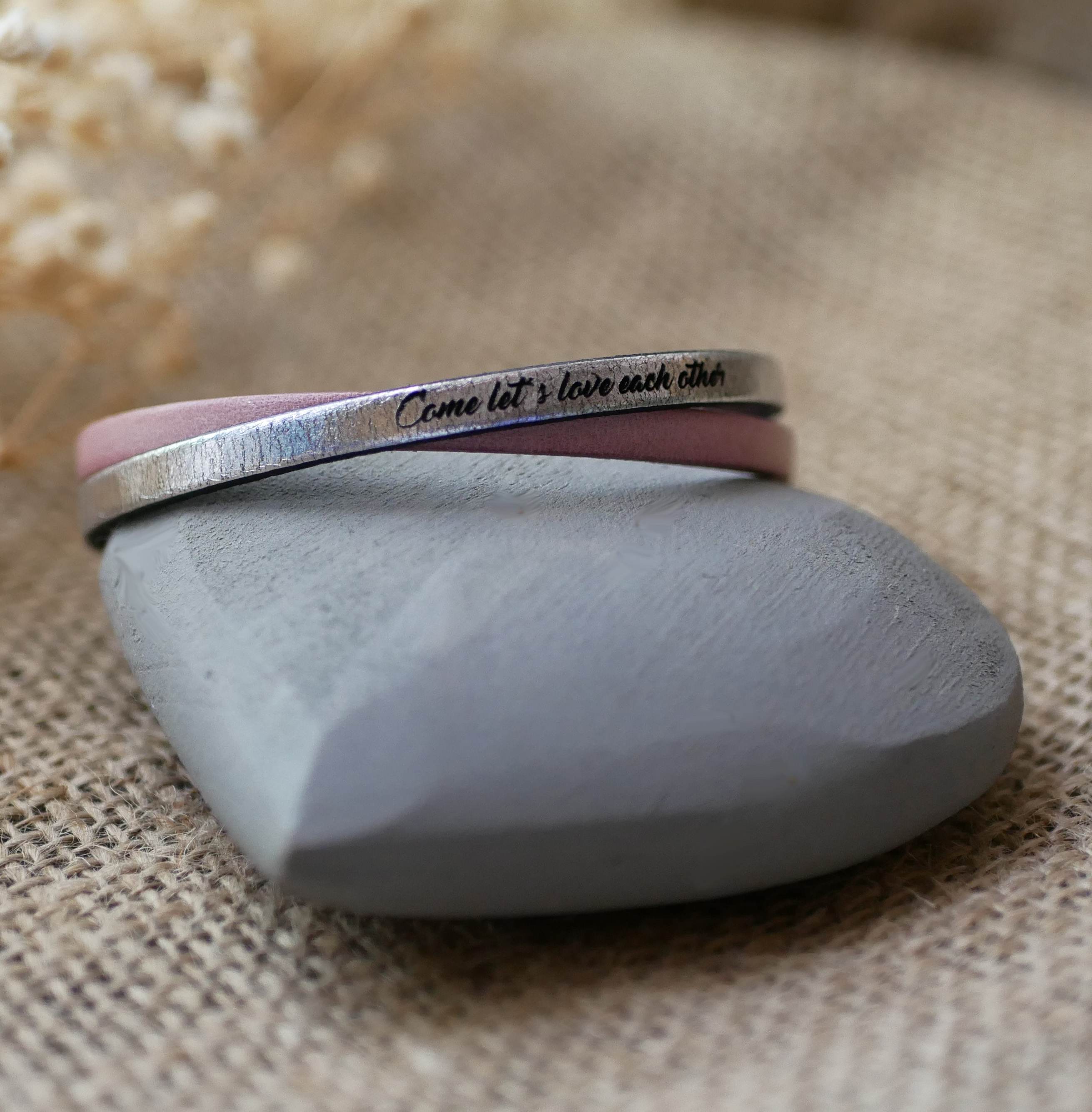 Pulseira duo de couro Twist personalizável para homens ou mulheres