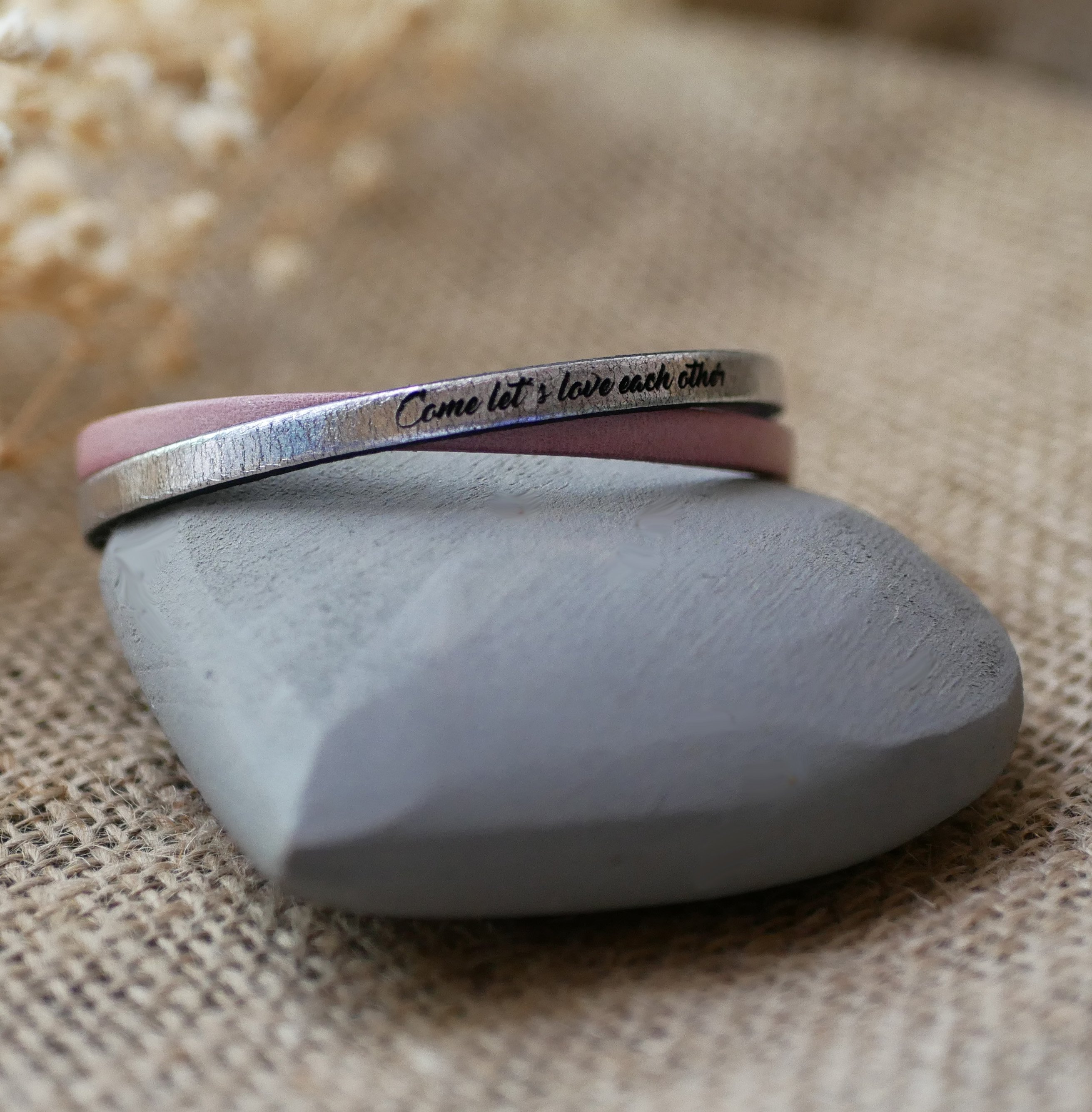 Pulseira duo de couro Twist personalizável para homens ou mulheres