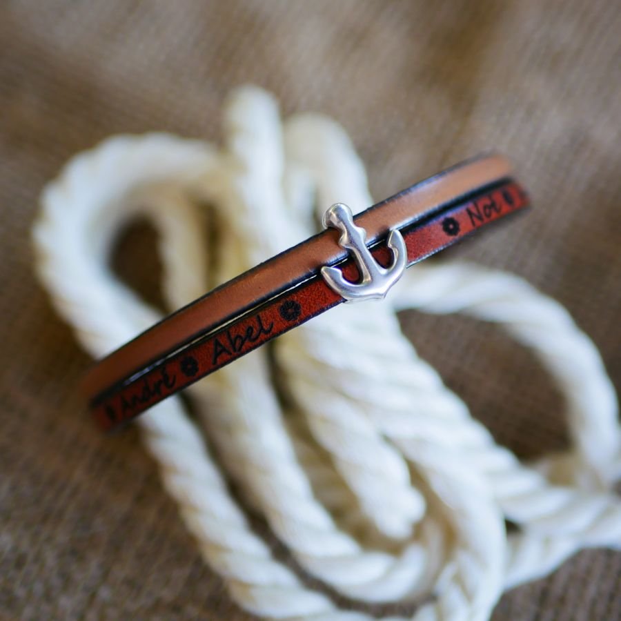 Pulseira duo de couro com desenho de âncora da marinha gravada