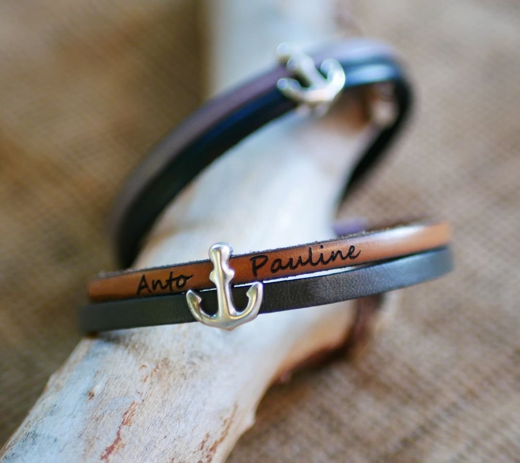 Pulseira duo de couro com desenho de âncora da marinha gravada
