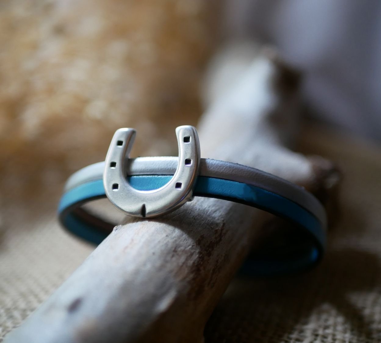 Pulseira de duo em couro e laço em ferradura personalizável para homens ou mulheres