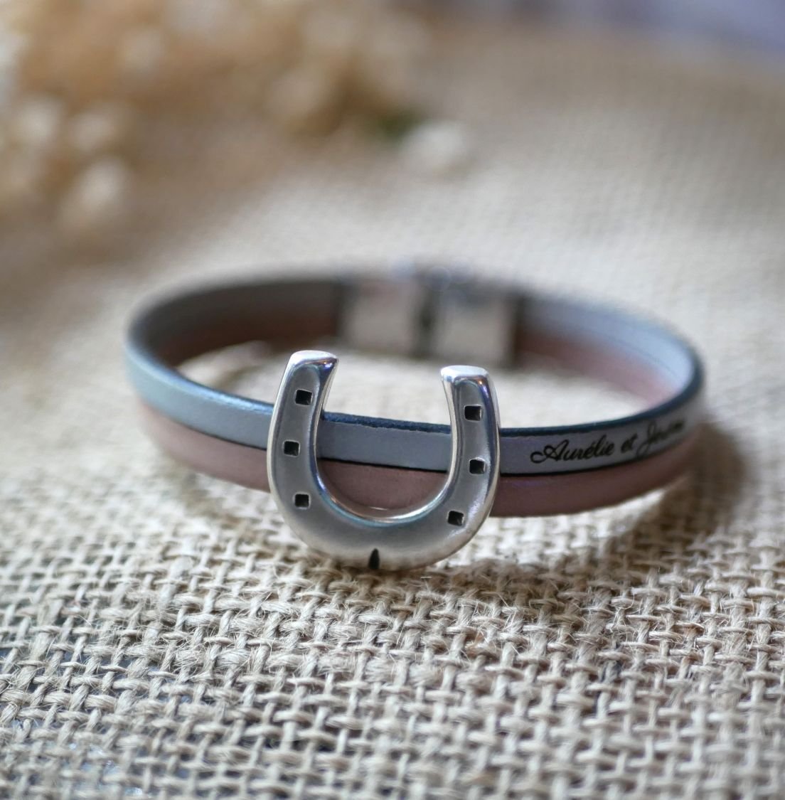 Pulseira de duo em couro e laço em ferradura personalizável para homens ou mulheres