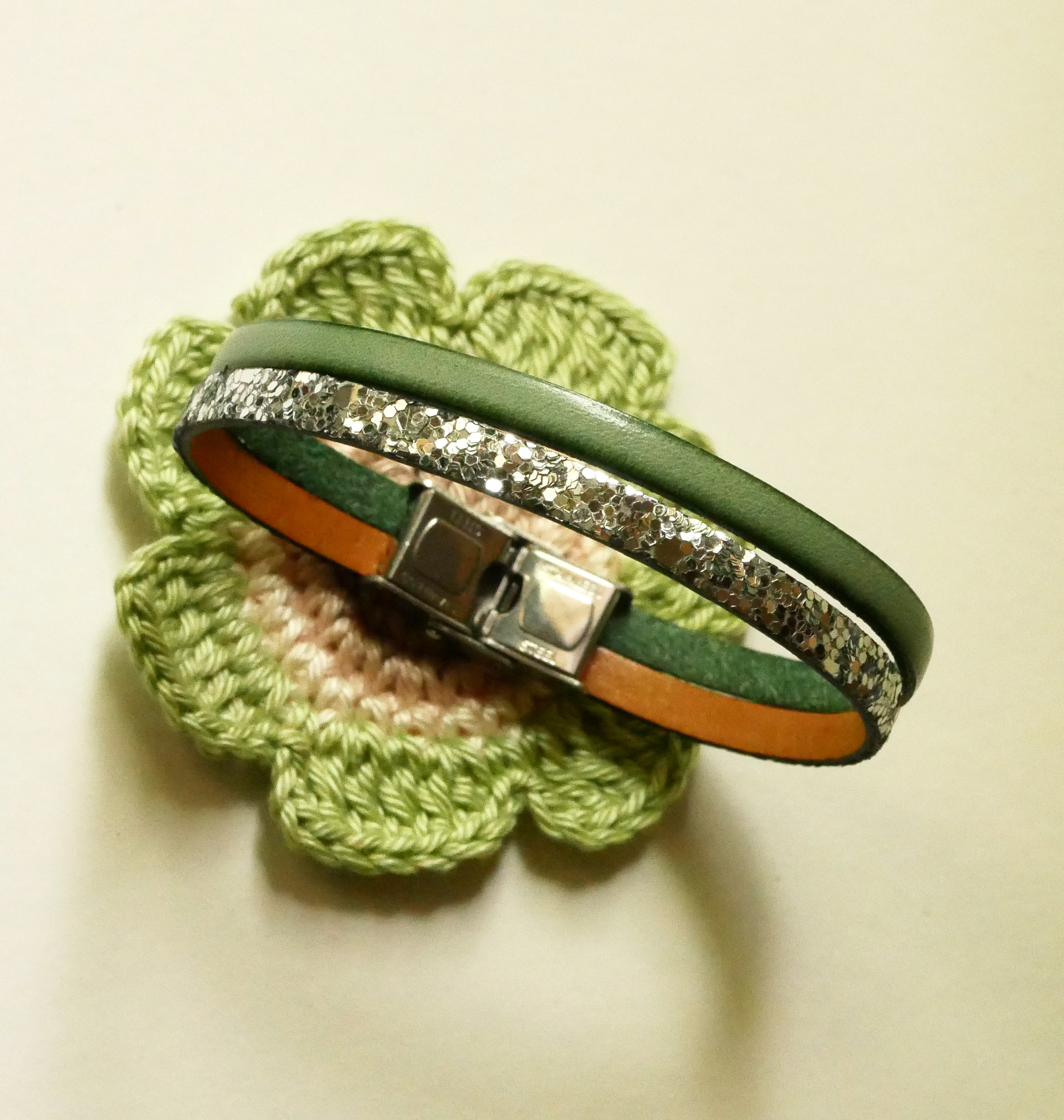 Pulseira duo em pele em prata e na cor à sua escolha
