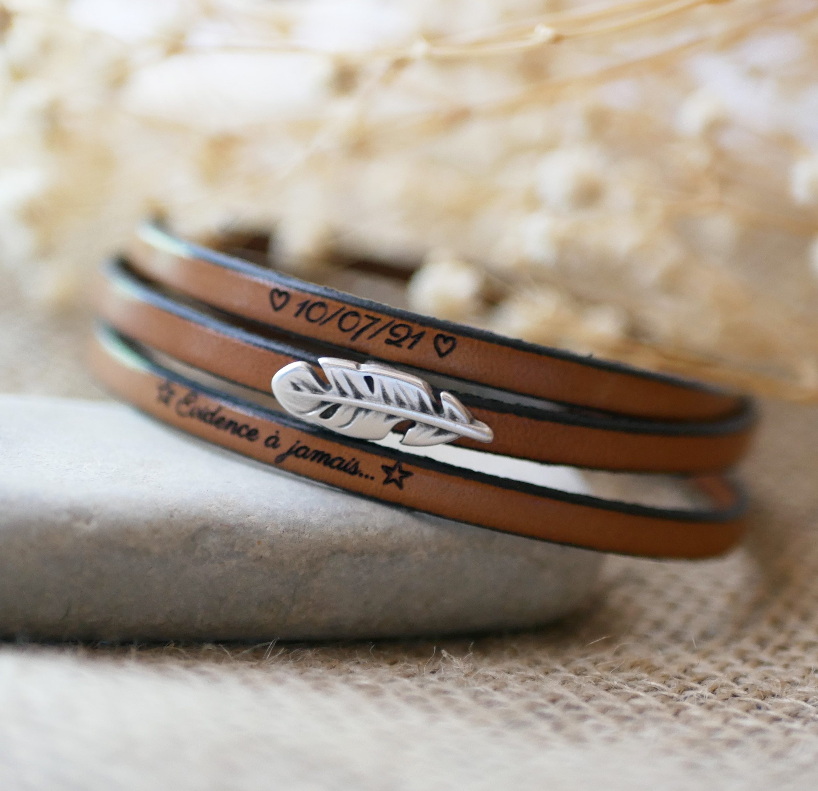 Pulseira de couro boémio para mulheres com desenho de penas, 3 voltas, personalizável