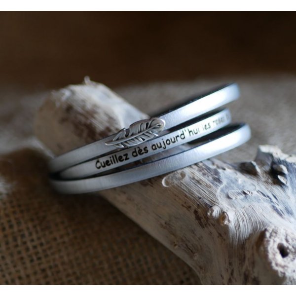 Pulseira de couro bo&eacute;mio para mulheres com desenho de penas, 3 voltas, personaliz&aacute;vel