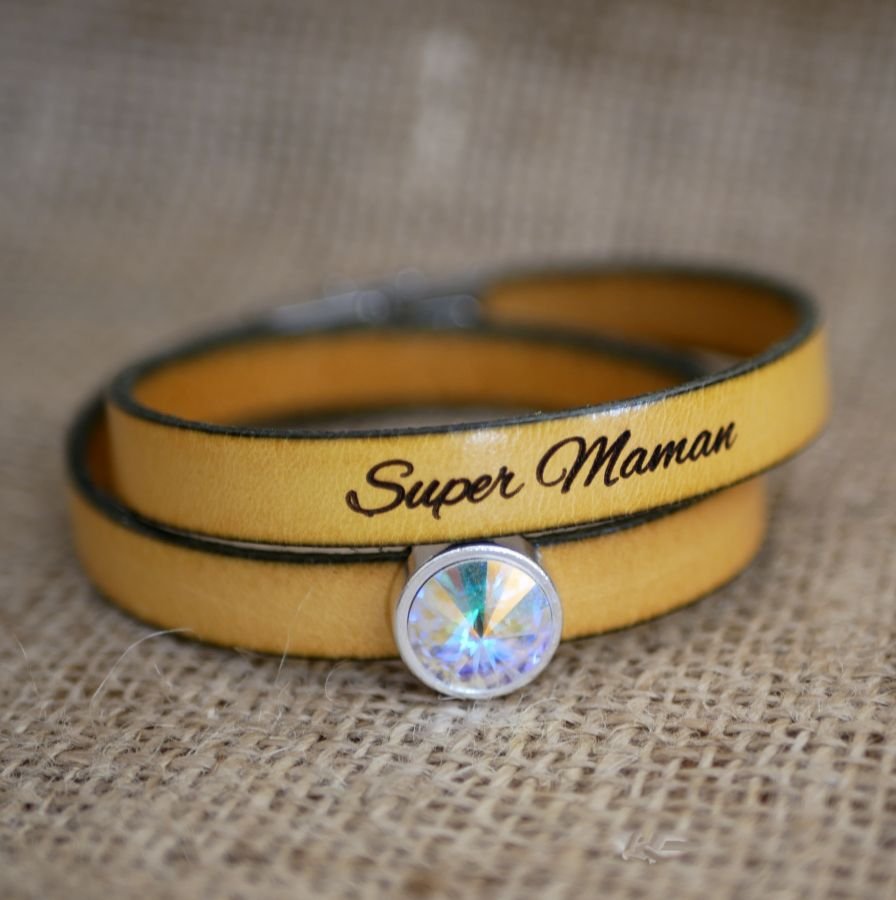Bracelete de couro mulher virada duas vezes para ser personalizada decorada com um cabochon de cristal Swarovski 