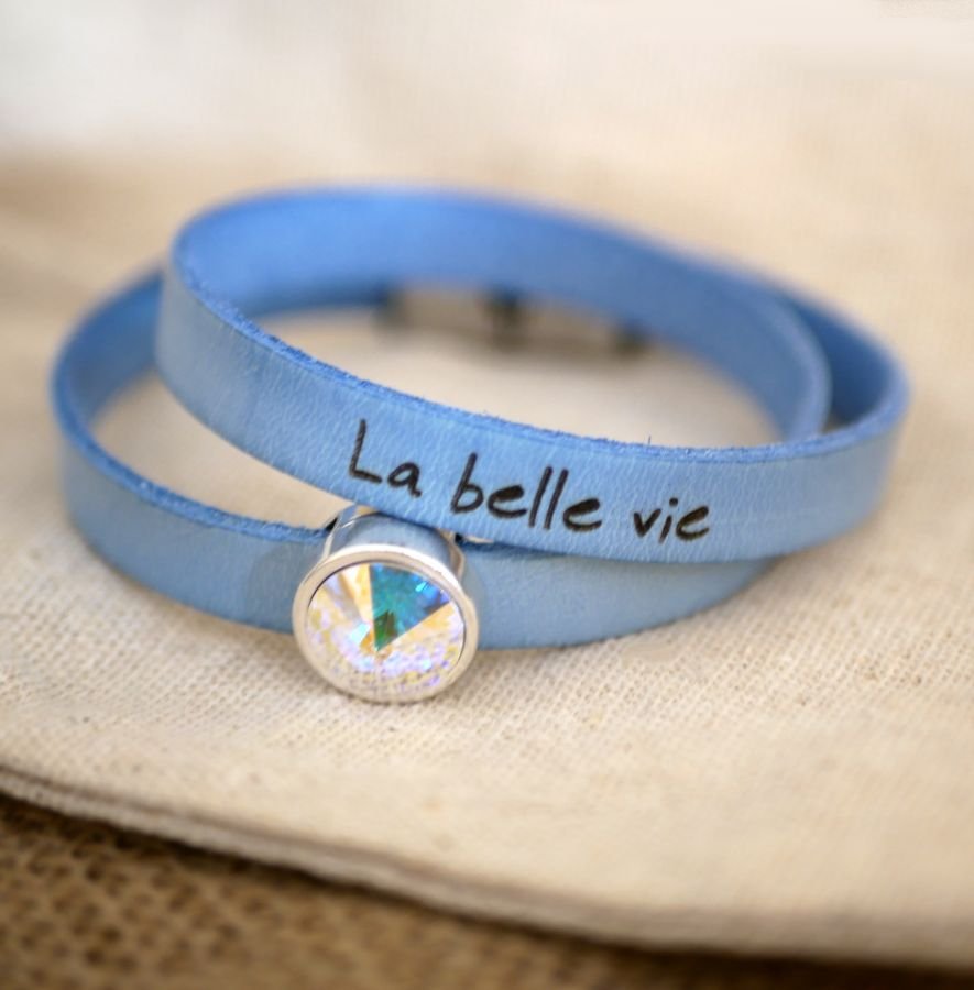 Bracelete de couro mulher virada duas vezes para ser personalizada decorada com um cabochon de cristal Swarovski 