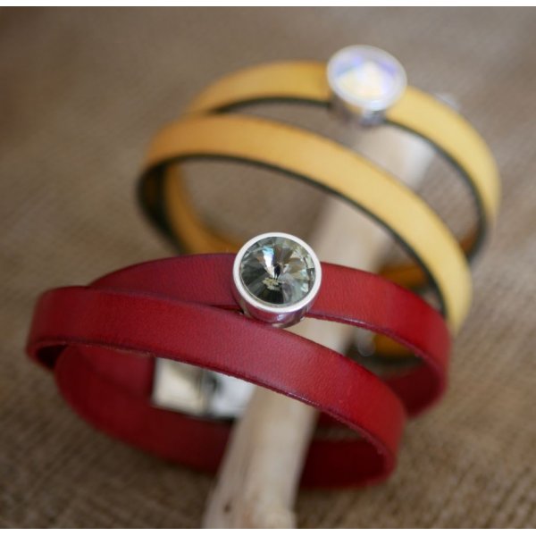 Bracelete de couro mulher virada duas vezes para ser personalizada decorada com um cabochon de cristal Swarovski 