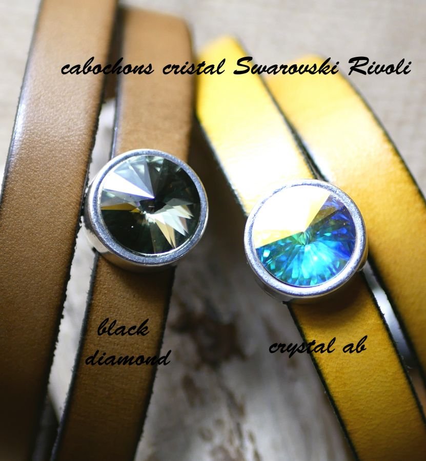 Bracelete de couro mulher virada duas vezes para ser personalizada decorada com um cabochon de cristal Swarovski 