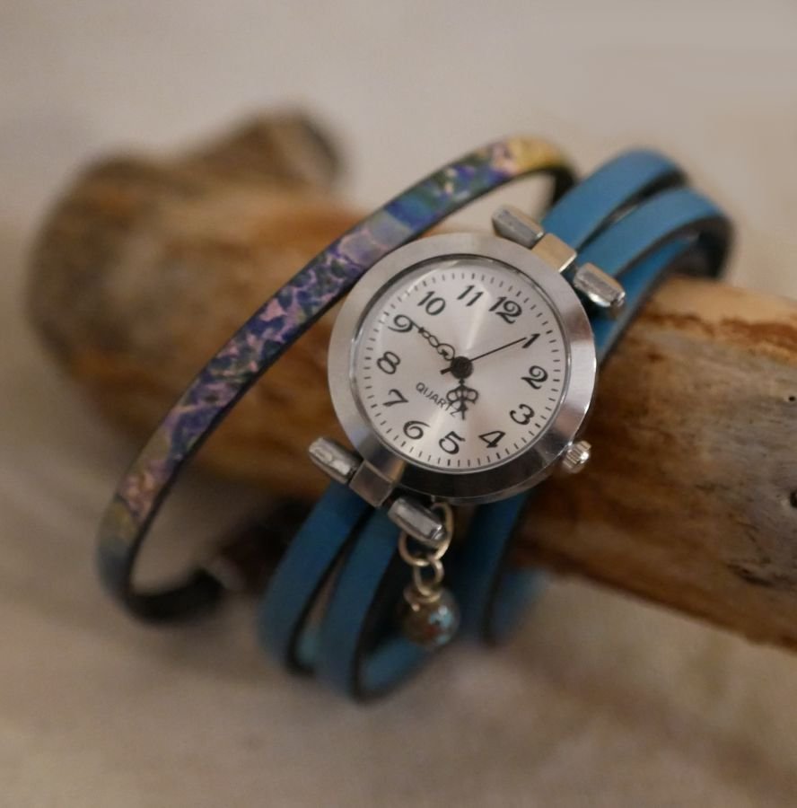 Pulseira de mulher em pele fina com impressão impressionista