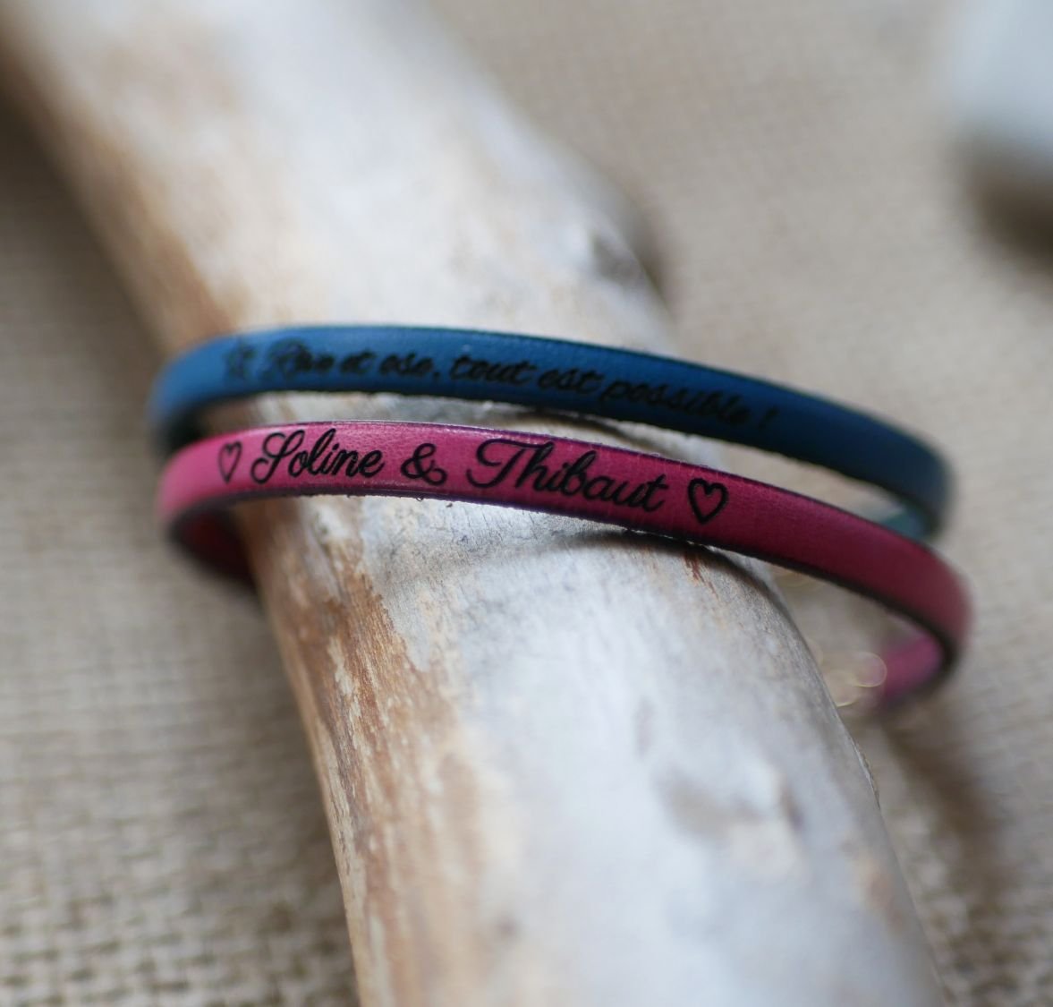 Pulseira de couro feminino para personalizar através de gravura com corrente de prata