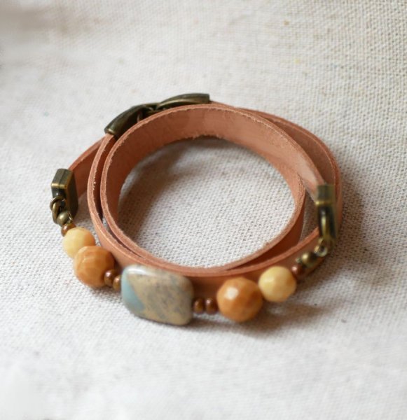 Pulseira de couro e p&eacute;rolas bege para as mulheres personalizarem 