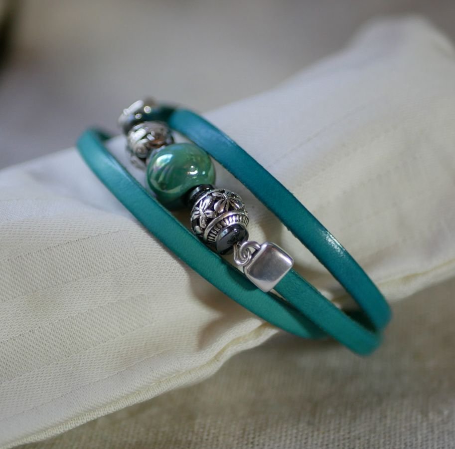 Pulseira de couro e pérolas para mulheres, verde turquesa, para ser personalizada 