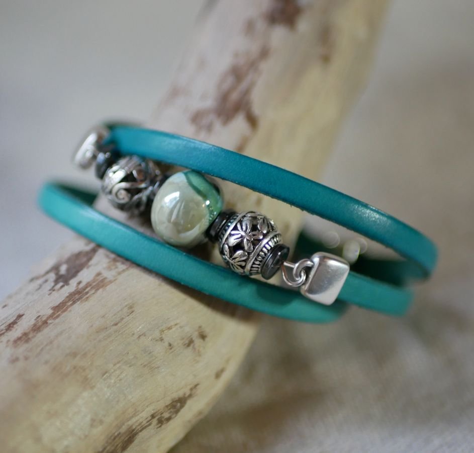 Pulseira de couro e pérolas para mulheres, verde turquesa, para ser personalizada 