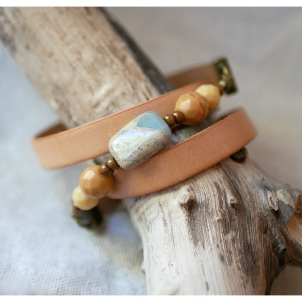 Pulseira de couro e p&eacute;rolas bege para as mulheres personalizarem 